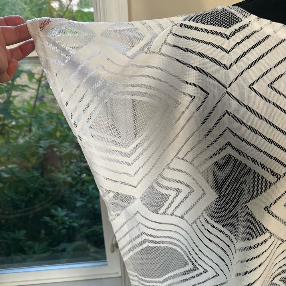 White‎ Geometric Patterned Fringe Cover-Up - Picture 3 of 7